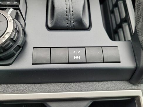 Certified 2025 Toyota Tacoma TRD Off-Road image 30