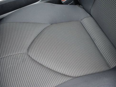 Used 2025 Toyota Highlander LE FWD image 11