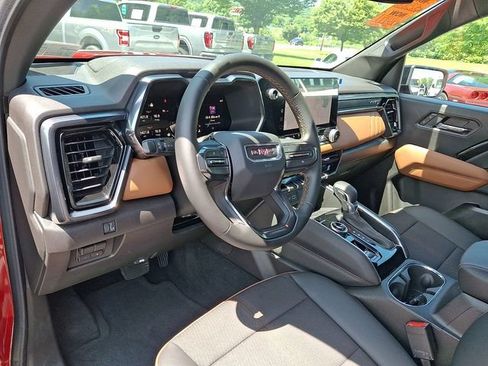 Used 2025 GMC Canyon AT4 w/ Nightfall Edition AWD/4WD image 10