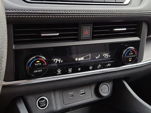 Certified 2023 Nissan Rogue SV image 15