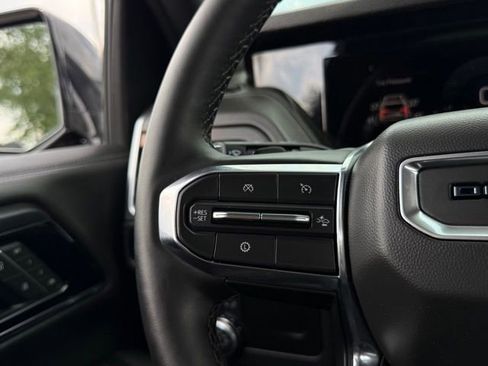 Used 2025 GMC Yukon XL Denali AWD/4WD image 23