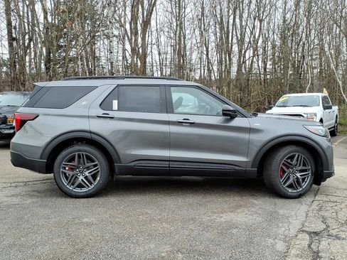 New 2026 Ford Explorer ST-Line image 4