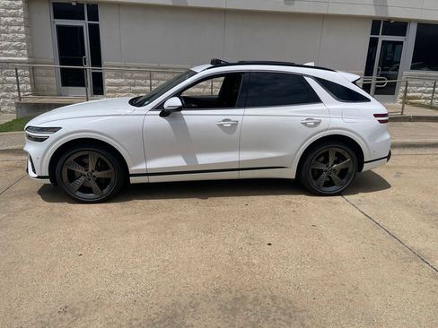 Used 2023 Genesis GV70 2.5T w/ Sport Prestige Package AWD/4WD image 3