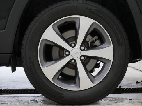 Used 2021 Jeep Cherokee Limited image 10