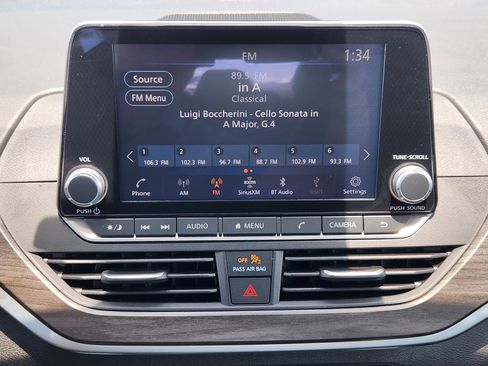 Used 2025 Nissan Altima 2.5 SV FWD image 17