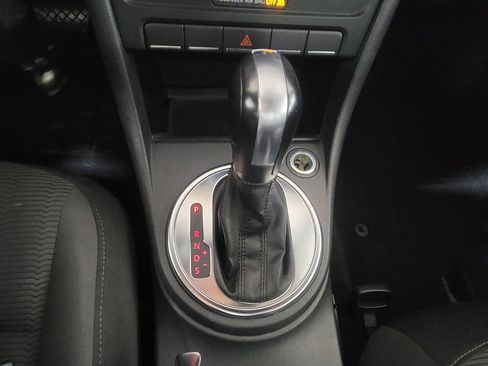 Used 2013 Volkswagen Beetle 2.5 image 17