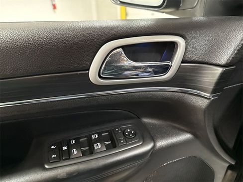 Used 2020 Jeep Grand Cherokee Limited image 22