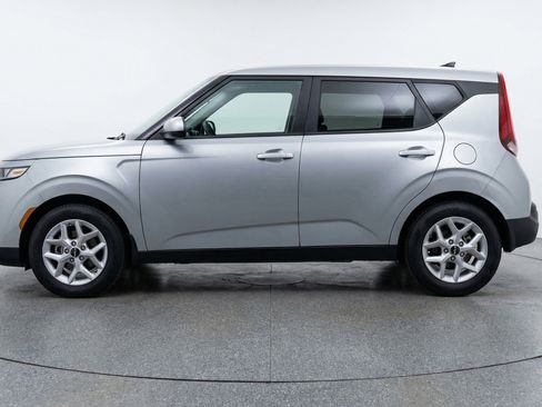 Used 2025 Kia Soul LX w/ LX Technology Package FWD image 5