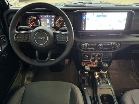 Used 2024 Jeep Gladiator Rubicon w/ Technology Group image 10