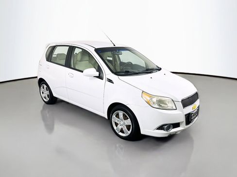 Used 2011 Chevrolet Aveo5 LT FWD image 1
