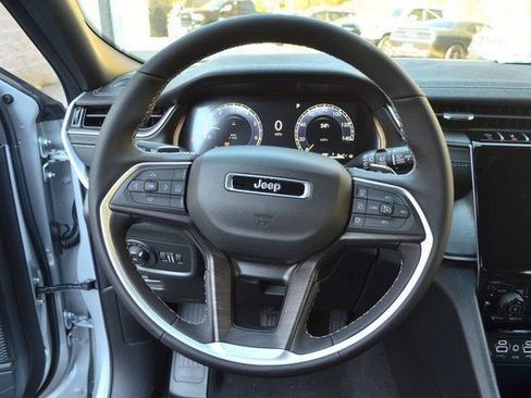 New 2025 Jeep Grand Cherokee Limited w/ Black Appearance Package image 16