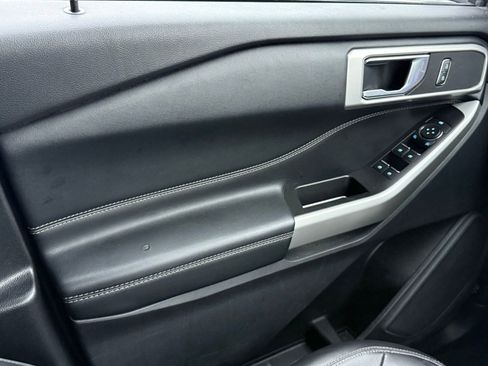 Used 2022 Ford Explorer XLT w/ Equipment Group 202A image 33