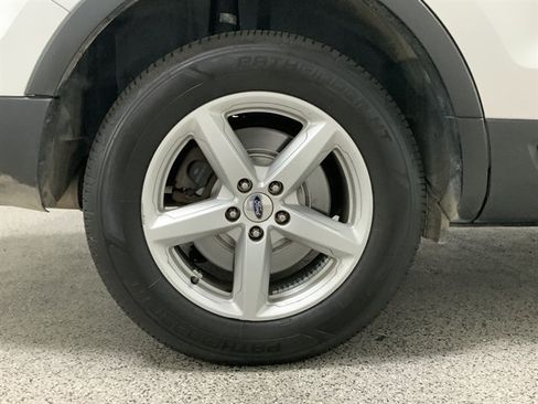 Used 2017 Ford Explorer XLT w/ Equipment Group 202A AWD/4WD image 15