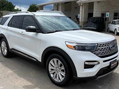 Used 2021 Ford Explorer Limited w/ Equipment Group 301A RWD image 2