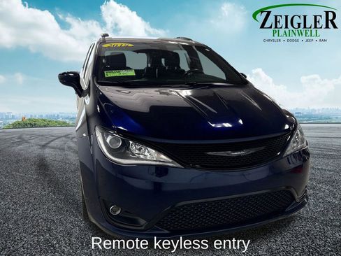 Used 2018 Chrysler Pacifica Touring-L Plus w/ S Appearance Package FWD image 8