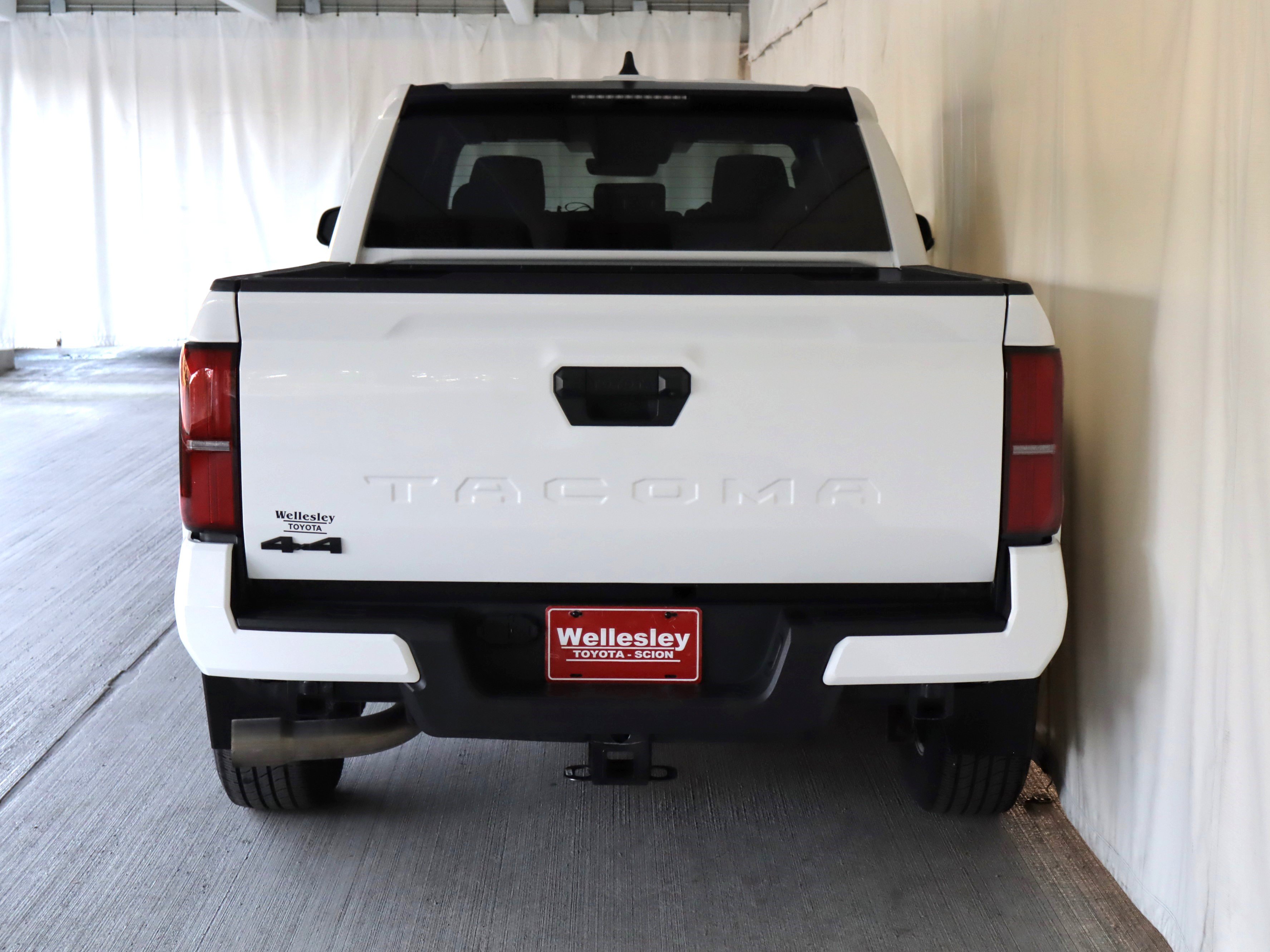 Used 2024 Toyota Tacoma SR5 AWD/4WD image 25