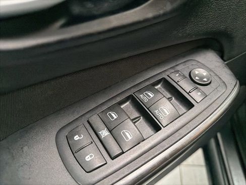Used 2016 Jeep Cherokee Latitude w/ Cold Weather Group AWD/4WD image 13
