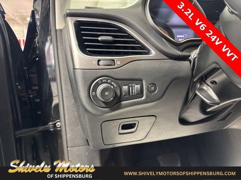 Used 2022 Jeep Cherokee Limited image 15