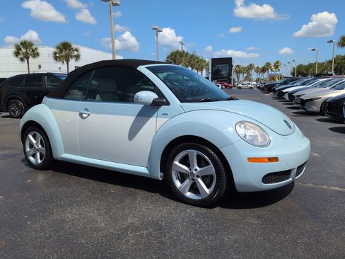 Used 2010 Volkswagen Beetle Convertible FWD image 2