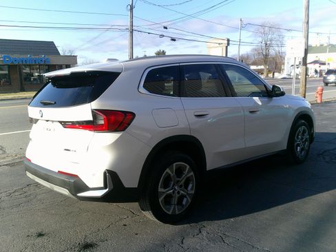 Used 2023 BMW X1 xDrive28i image 9