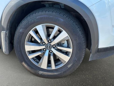 Used 2025 Nissan Pathfinder SL AWD/4WD image 6