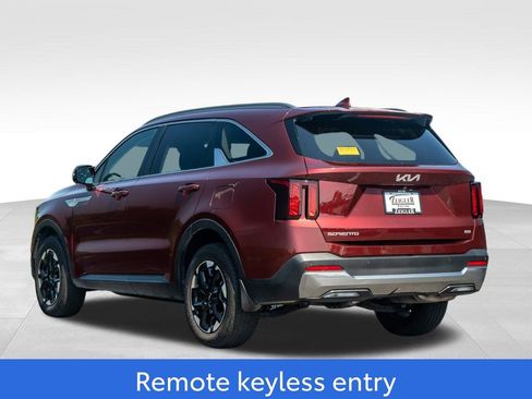 Used 2025 Kia Sorento S w/ Panoramic Sunroof Package image 5