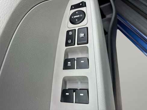 Used 2020 Hyundai Elantra SE image 17