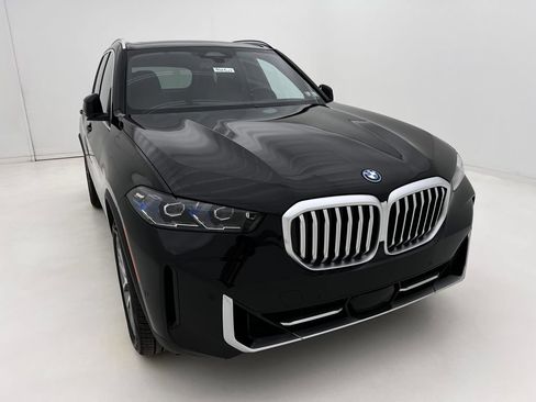 Used 2026 BMW X5 xDrive50e w/ Climate Comfort Package AWD/4WD image 3