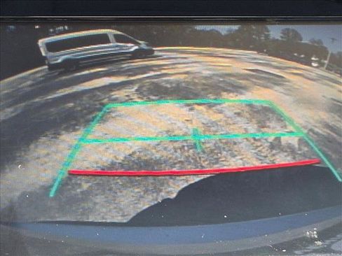 Used 2018 Toyota Highlander LE FWD image 12