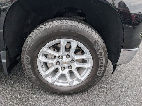 Used 2023 Chevrolet Silverado 1500 LT AWD/4WD image 9