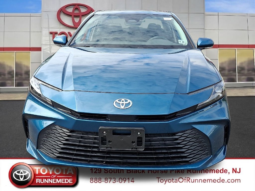 Used 2025 Toyota Camry LE w/ Convenience Package FWD image 2