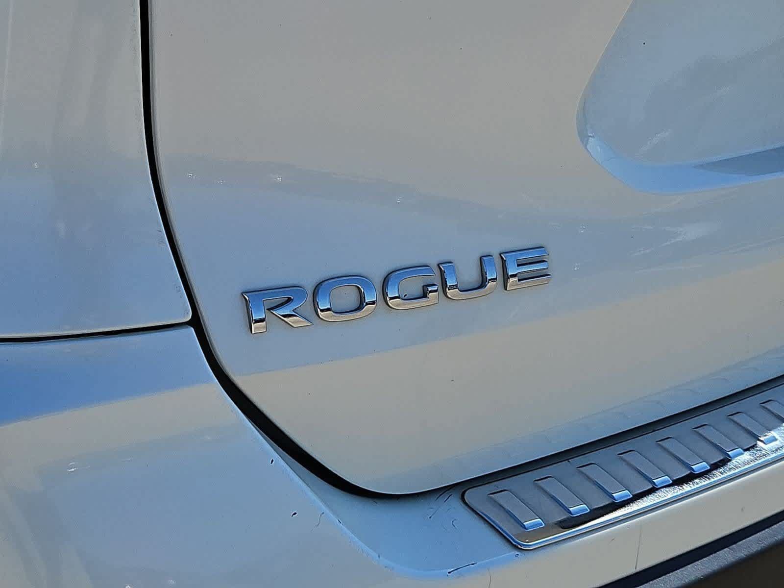 Used 2018 Nissan Rogue SV FWD image 12