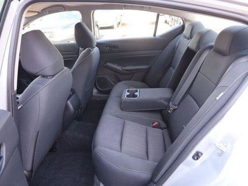 Used 2024 Nissan Altima 2.5 SV image 9