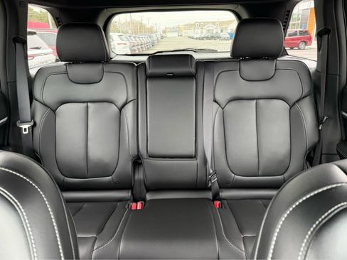 Used 2025 Jeep Grand Cherokee Limited w/ Black Appearance Package AWD/4WD image 26