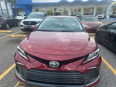 Used 2021 Toyota Camry LE image 4