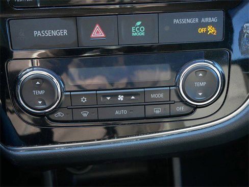 Used 2016 Mitsubishi Outlander SE image 21