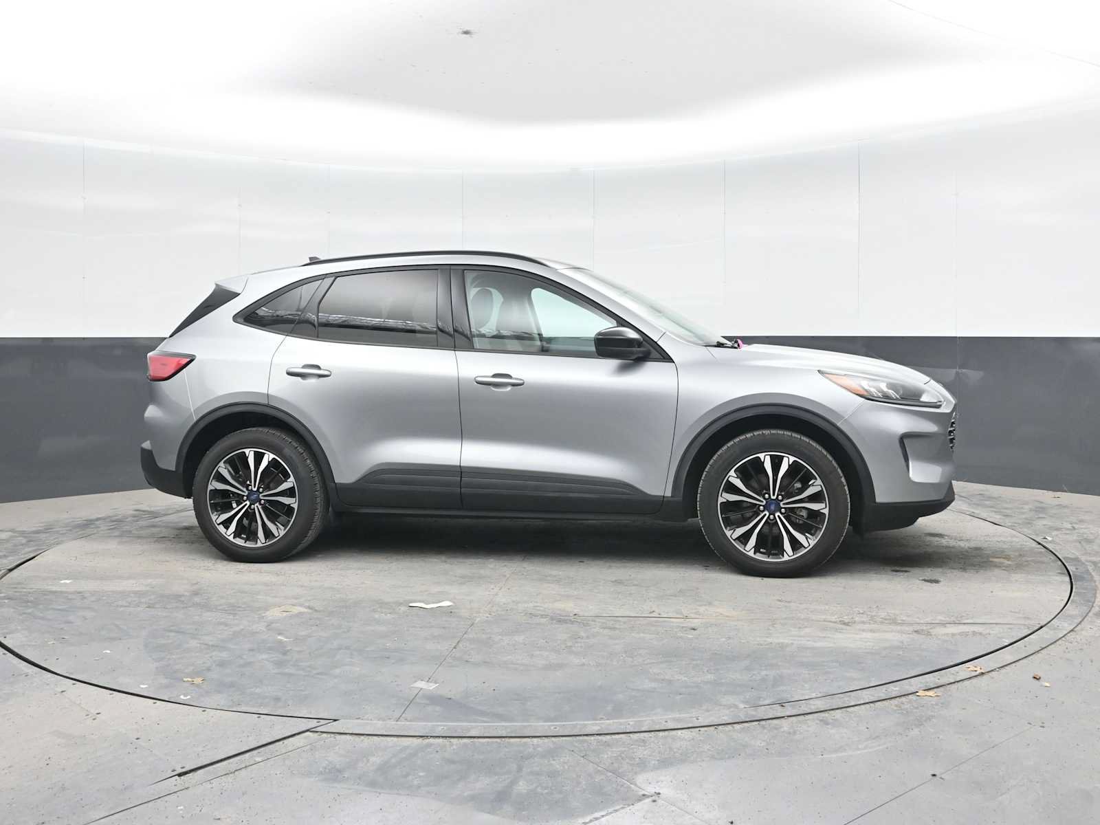 Used 2022 Ford Escape SEL w/ SEL Stealth AWD Package image 8