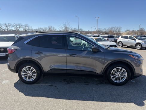 Used 2022 Ford Escape SE w/ Convenience Package image 4