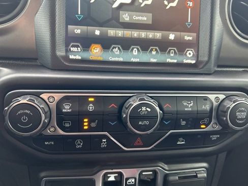 Used 2022 Jeep Gladiator Sport image 25