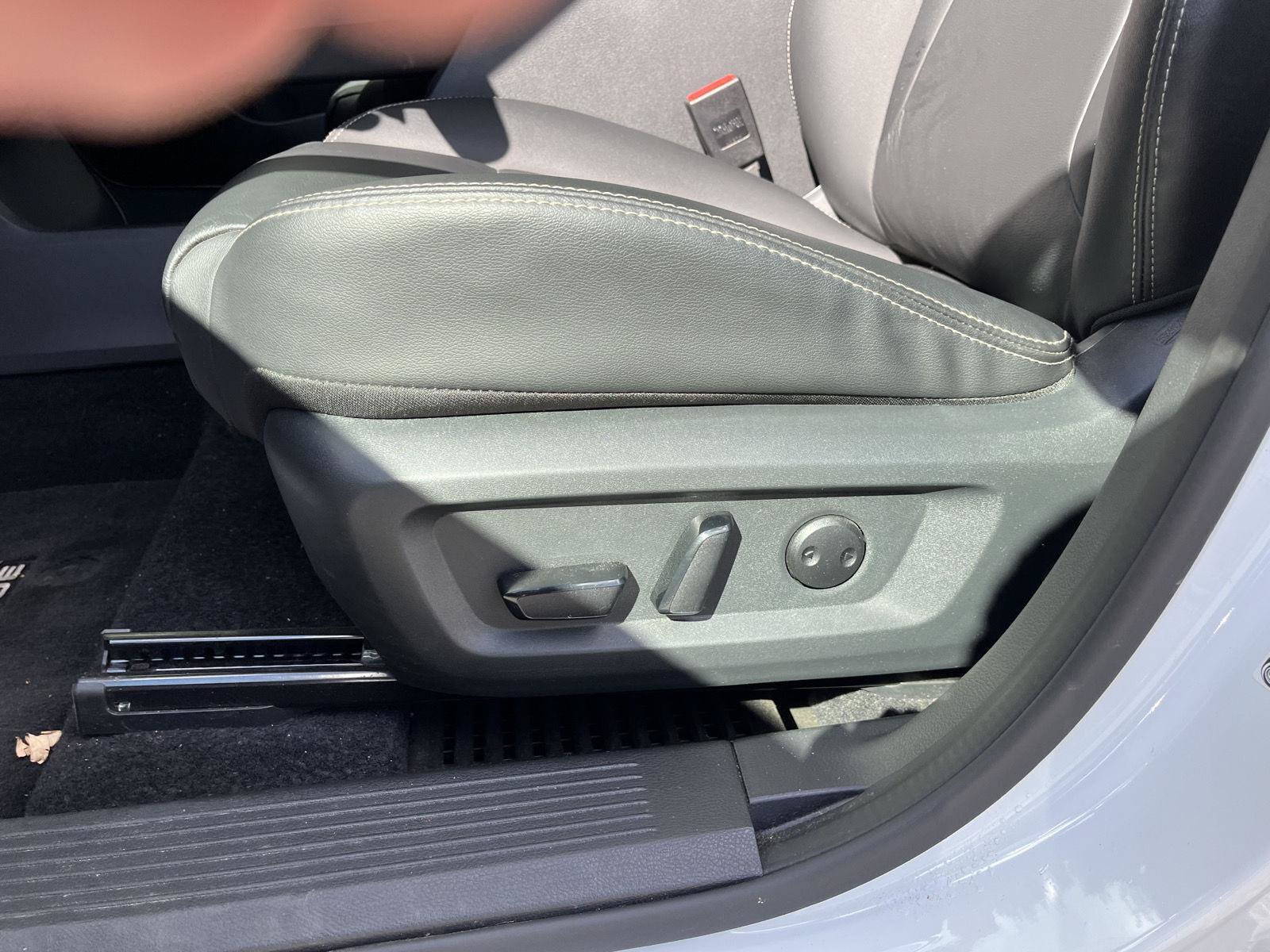 Used 2025 Nissan Rogue SL AWD/4WD image 20