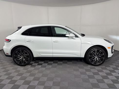Certified 2024 Porsche Macan AWD/4WD image 8
