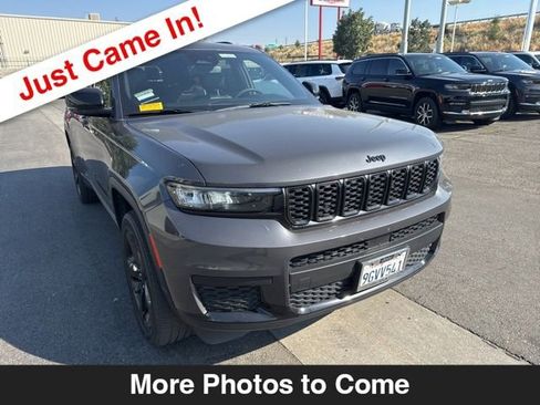 Used 2023 Jeep Grand Cherokee L Altitude image 7