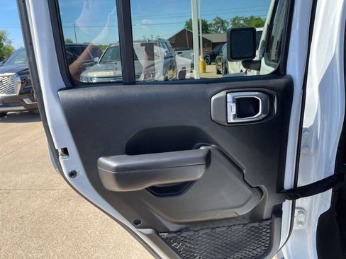 Used 2021 Jeep Gladiator Rubicon w/ LED Lighting Group AWD/4WD image 23