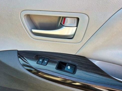 Used 2017 Toyota Sienna XLE Premium w/ Cargo Management Package image 36