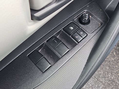 Used 2022 Toyota Corolla LE image 13