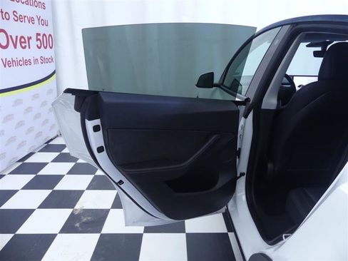 Used 2021 Tesla Model Y Long Range AWD/4WD image 26