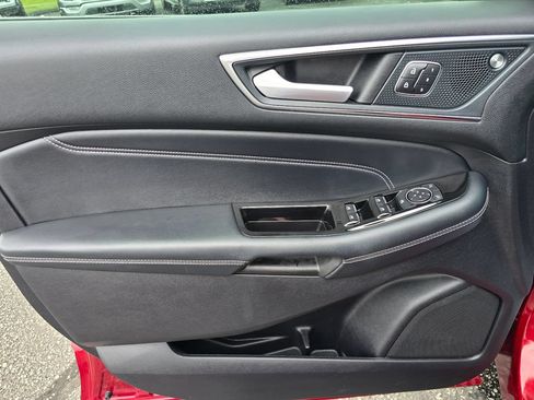 Used 2019 Ford Edge Titanium FWD image 9