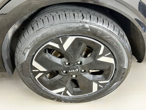 Used 2024 Kia Niro Wind FWD image 11
