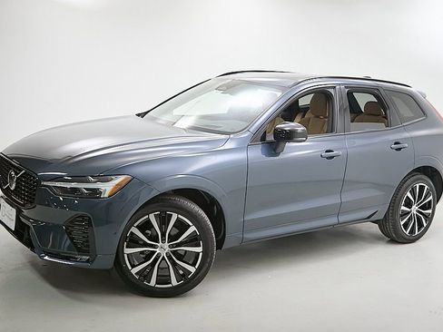 Certified 2025 Volvo XC60 B5 Ultra image 3