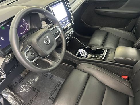 Used 2025 Volvo XC40 B5 Plus AWD/4WD image 11